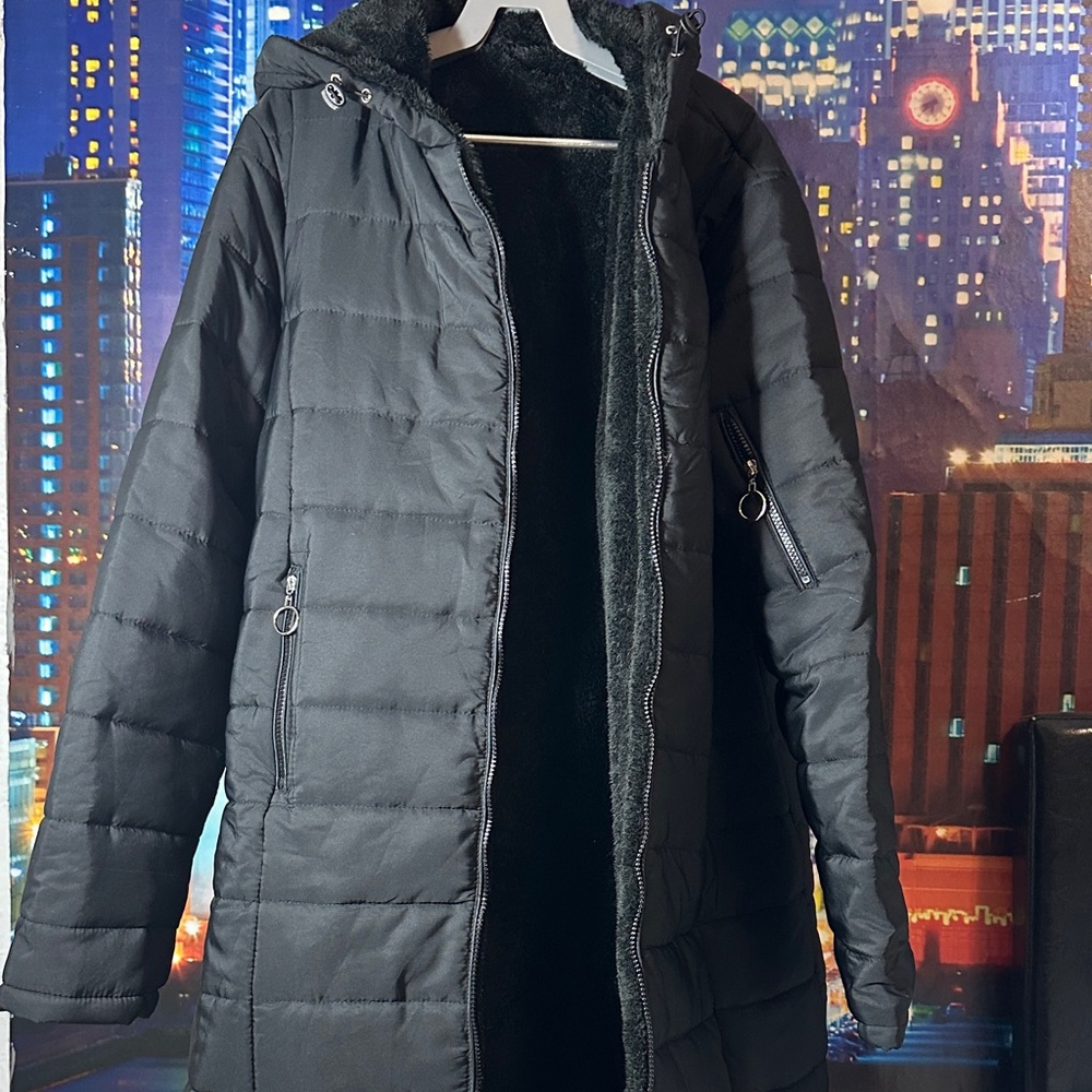 Women’s Black Hooded Puffer Coat with Faux Fur Lining - Picture 2 of 5